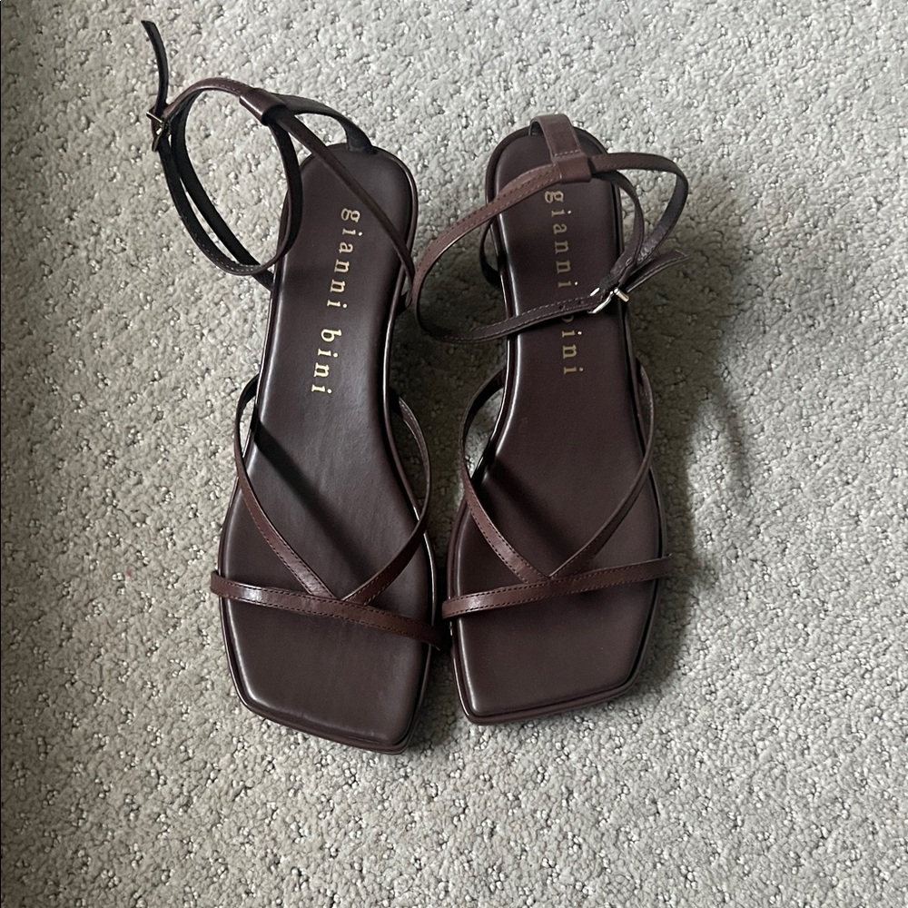 Gianni Bini Dark Brown Strappy Sandals Kitten Heel Size 8